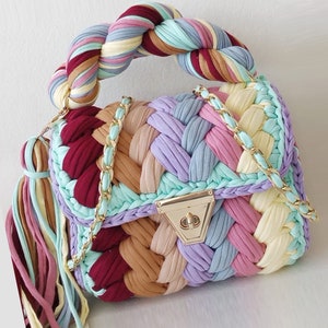 Handmade Crochet Shoulder Bag: Knit Crossbody with Gold Chain