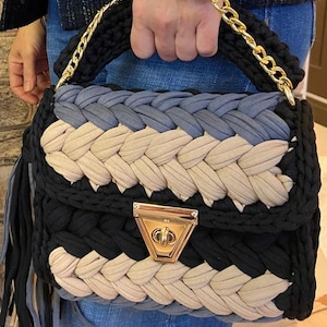 Handmade Knitted Crochet Bag: Elegant Yarn Shoulder Bag