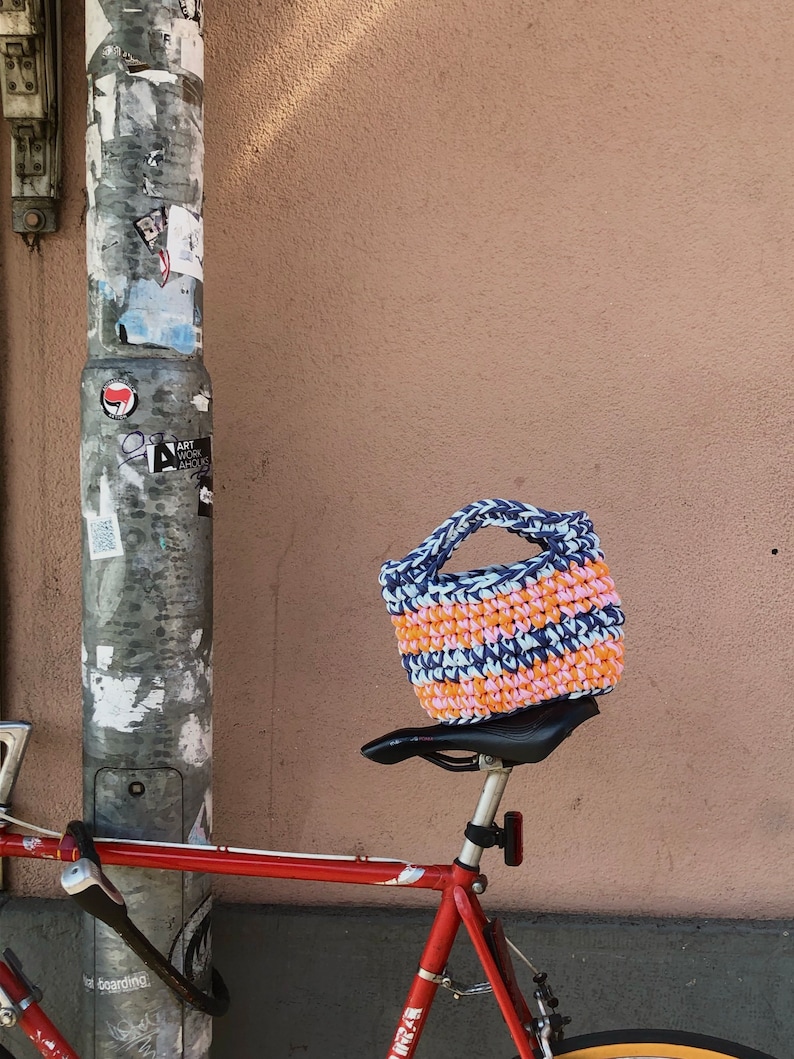 JOSI BAG | Chunky Small Handbag Crochet Pattern, Tshirt Yarn, German PDF Document | Festnetz Bags image 5