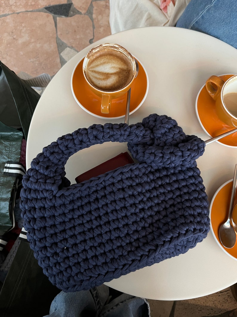 SIGGY BAG Chunky Small Handbag Crochet Pattern, Tshirt Yarn, English PDF Document Festnetz Bags image 4