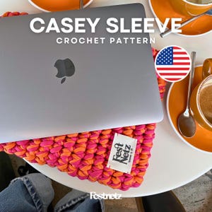 CASEY SLEEVE - Laptop, iPad and Kindle Sleeve Crochet Pattern, Tshirt Yarn, English PDF Document | Festnetz Bags