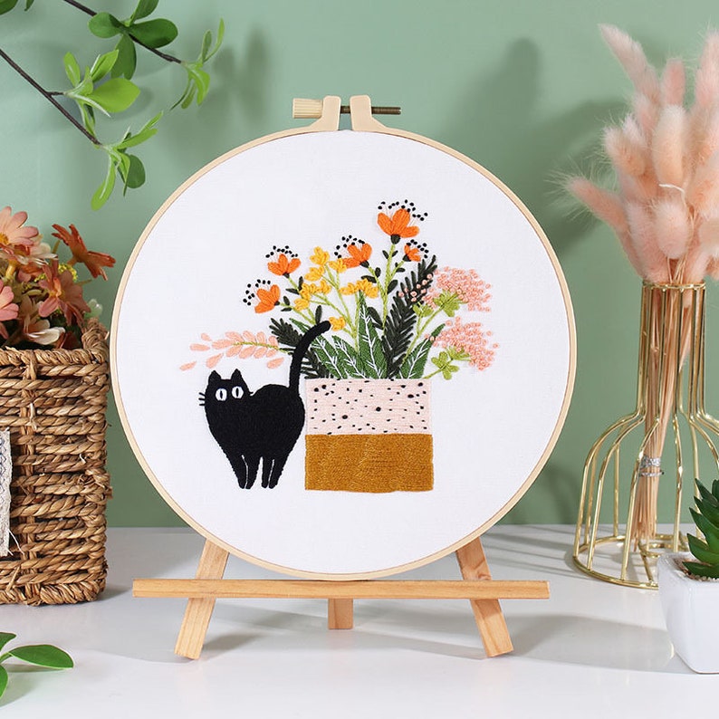 Cat Embroidery Kit beginner, Beginner Embroidery kit, Modern embroidery kit cross stitch, Hand Embroidery Kit, Needlepoint, DIY Craft Kit Pattern 2