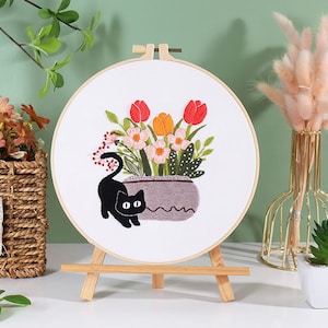 Cat Embroidery Kit beginner, Beginner Embroidery kit, Modern embroidery kit cross stitch, Hand Embroidery Kit, Needlepoint, DIY Craft Kit Pattern 5