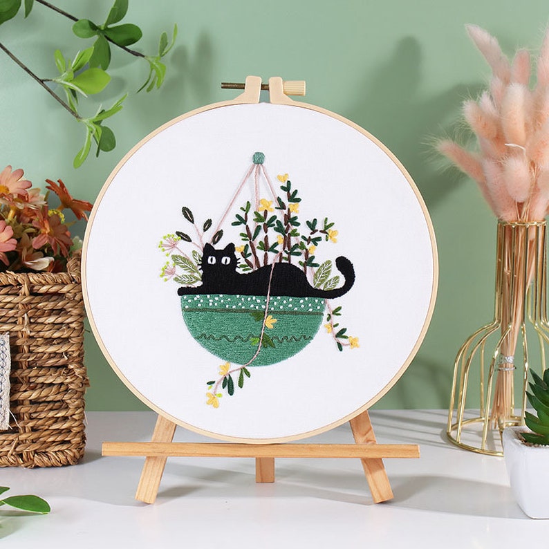 Cat Embroidery Kit beginner, Beginner Embroidery kit, Modern embroidery kit cross stitch, Hand Embroidery Kit, Needlepoint, DIY Craft Kit Pattern 3