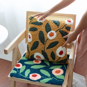 .com: Colored Flowers Latch Hook Pillow Kits Cushion Throw Pillow  Embroidery Craft Kits for Beginner DIY Latch Hook Rug Kit Pillow Wool Cross Stitch  Carpet Set 43x43cm