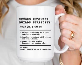 Caneca personalizada para Engenheiro DevOps, Caneca de café DevOps personalizada, Presente de agradecimento para Engenheiro DevOps, Presente para profissional de tecnologia, Caneca com nome personalizado