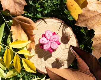 Broche Flor Rosa. Broche de Flor. Flor Bordada. Broche Fieltro. Abalorios. Hecho a Mano. Accesorio para Vestir.