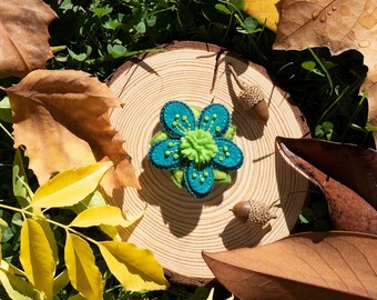 Flower Brooch. Green Brooch. Embroidery. Beads. Felt. Handmade. Fluffy center.