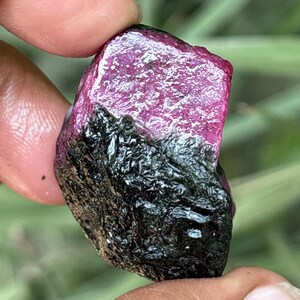 Rough Ruby Zoisite Crystal: Natural Tanzania Gemstone (135 ct)