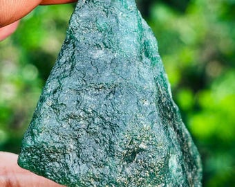 Cristal de aventurina verde en bruto, ejemplar en bruto de 383 quilates