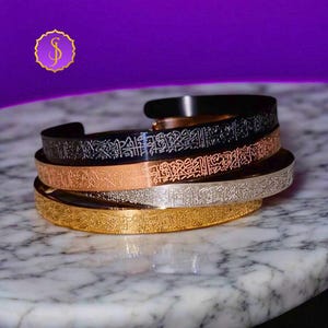 18k Vergoldetes Ayatul Kursi Islamisches Armband | Verstellbare Manschette | Arabisch graviert Armband | Islamischer Schmuck | Koran Eid Geschenk