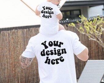 Papa T-Shirt Rückenmodell, Kindermodell Mockup, Daddy & Me Mockup, Gildan 64000 Mockup Männer T-Shirt Mockup, Baby und Mann Modell, Vatertag