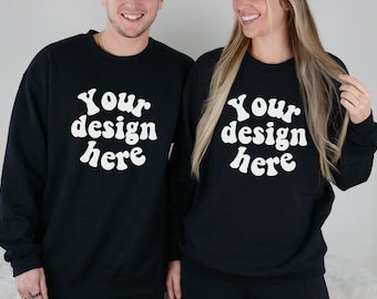 Paar Gildan 18000 mockup, Matching Sweatshirt mock up, Duo 18000 mockup, Mannen en vrouwen Gildan mockup, Zwart & Zwart Gildan mockup