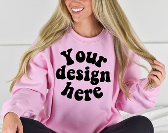Maquetas de sudaderas, maqueta G180, maqueta de modelo de sudadera / Cozy Boho / maqueta de sudadera Gildan, Gildan 18000, maqueta Light Pink 18000