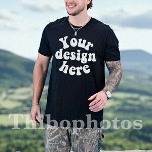 Bella Canvas 3001 Mockup Man Model, Prawdziwy Model Mockup, Makieta Męska Koszulka, Makieta Stylu Życia Na Świecie, Sprawdź Nasz Pakiet Hurtowy