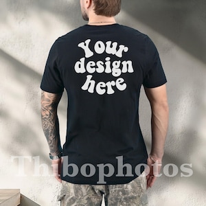 Powrót Bella Canvas 3001 Mockup Man Model, Prawdziwy Model Mockup, Makieta męskiej koszulki, Estetyczny styl życia Mockup, Sprawdź nasz cały pakiet sklepowy