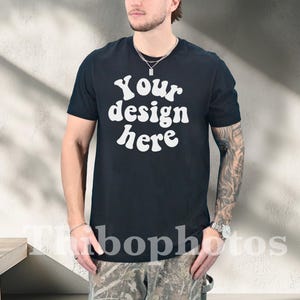 Bella Canvas 3001 Mockup Man Model, Prawdziwy Model Mockup, Makieta Męskich T-shirtów, Estetyczny Styl Życia Mockup, Sprawdź Nasz Cały Pakiet Sklepowy