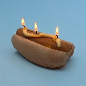 Candela in cera d&#39;api a forma di hot dog: candela alimentare divertente realizzata a mano
