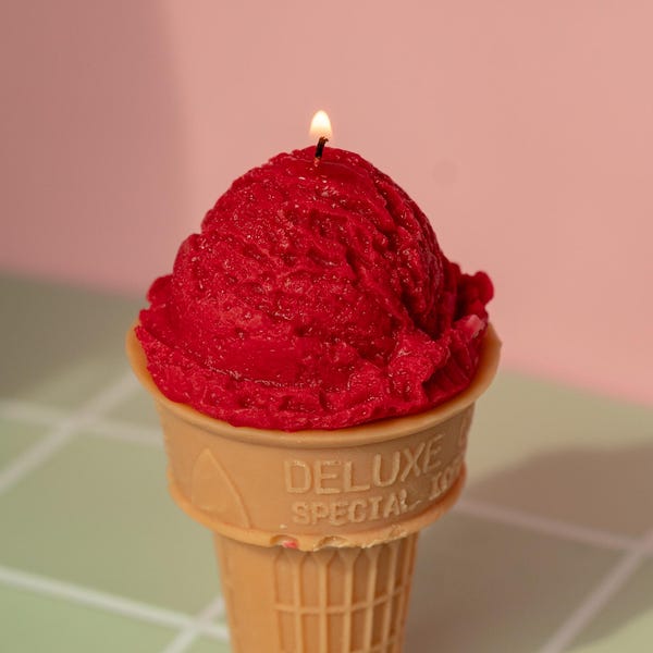 Bougie artisanale cornet de crème glacée à la cire d'abeille : couleur personnalisée