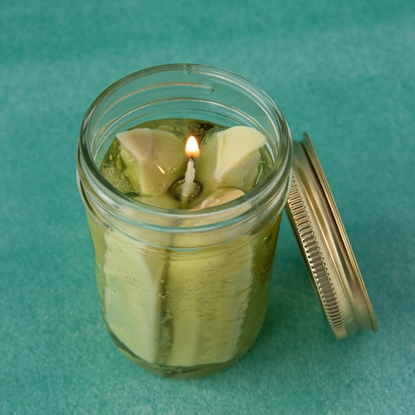 Vela en frasco de pepinillos - Vela original y realista / Divertido regalo para amantes de los pepinillos / Vela de cera de abeja hecha a mano en frasco de vidrio