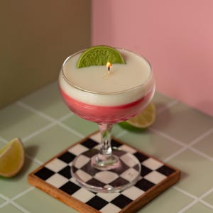 Bougie cosmopolite : punch aux fruits verre à martini parfumé à la cire de noix de coco / Bougie cocktail / Amateurs de cocktails / Idées cadeaux amusantes