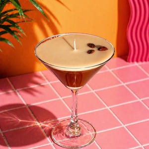 Vela Espresso Martini: Aroma realista a café, Copa de Martini / Velas de cóctel / Ideas de regalo divertidas / Recuerdos para despedidas de soltera