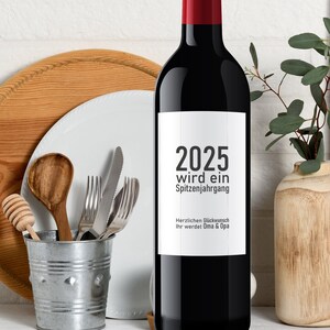 Schwangerschaft verkünden - 2 Wein Flaschen Etiketten "2025 wird ein Spitzenjahrgang Herzlichen Glückwunsch Ihr werdet Oma & Opa"