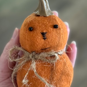 Primitive Pumpkin- Little Primitive Pumpkin Doll- Farmhouse Pumpkin Doll- Pumpkin decor- Fall Pumpkin-Handmade Pumpkin- Halloween decor