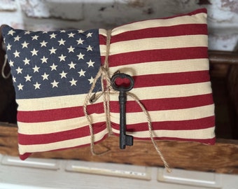 American flag Pillow- Americana Pillow- primitive flag pillow- farmhouse flag Pillow- Rustic Americana Pillow- Throw Pillow Skeleton Key