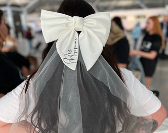 Personalised bride hen do bow veil. Tulle veil. Bow clip. Brides veil. Personalised bridal gift.