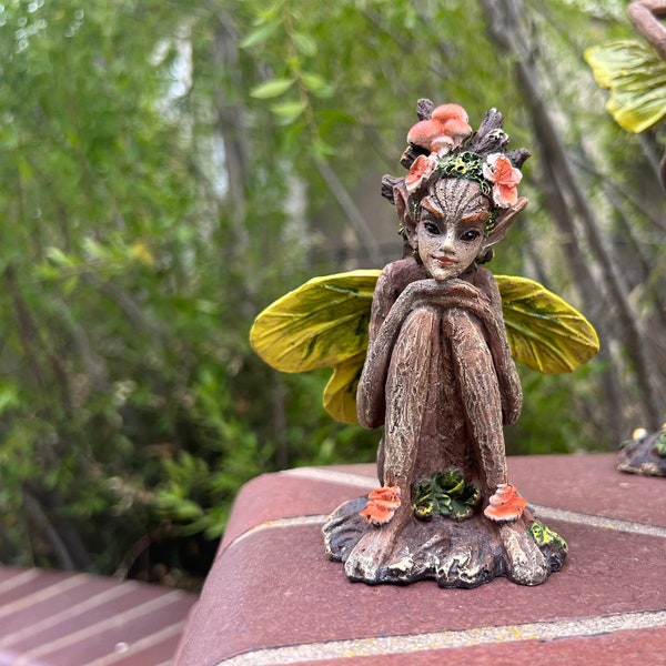 Fantasy figurine fairy Tree Elf Unique Decor Outdoor/Indoor – Dryad-fairy sitting-Art Garden-Fairy Art-Mystery Art-Resin