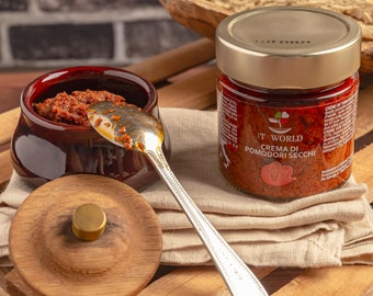 HIGH QUALITY Sun-Dried Tomatoes Cream in Extra Virgin Olive Oil, Ready for an aperitif, Made in Italy