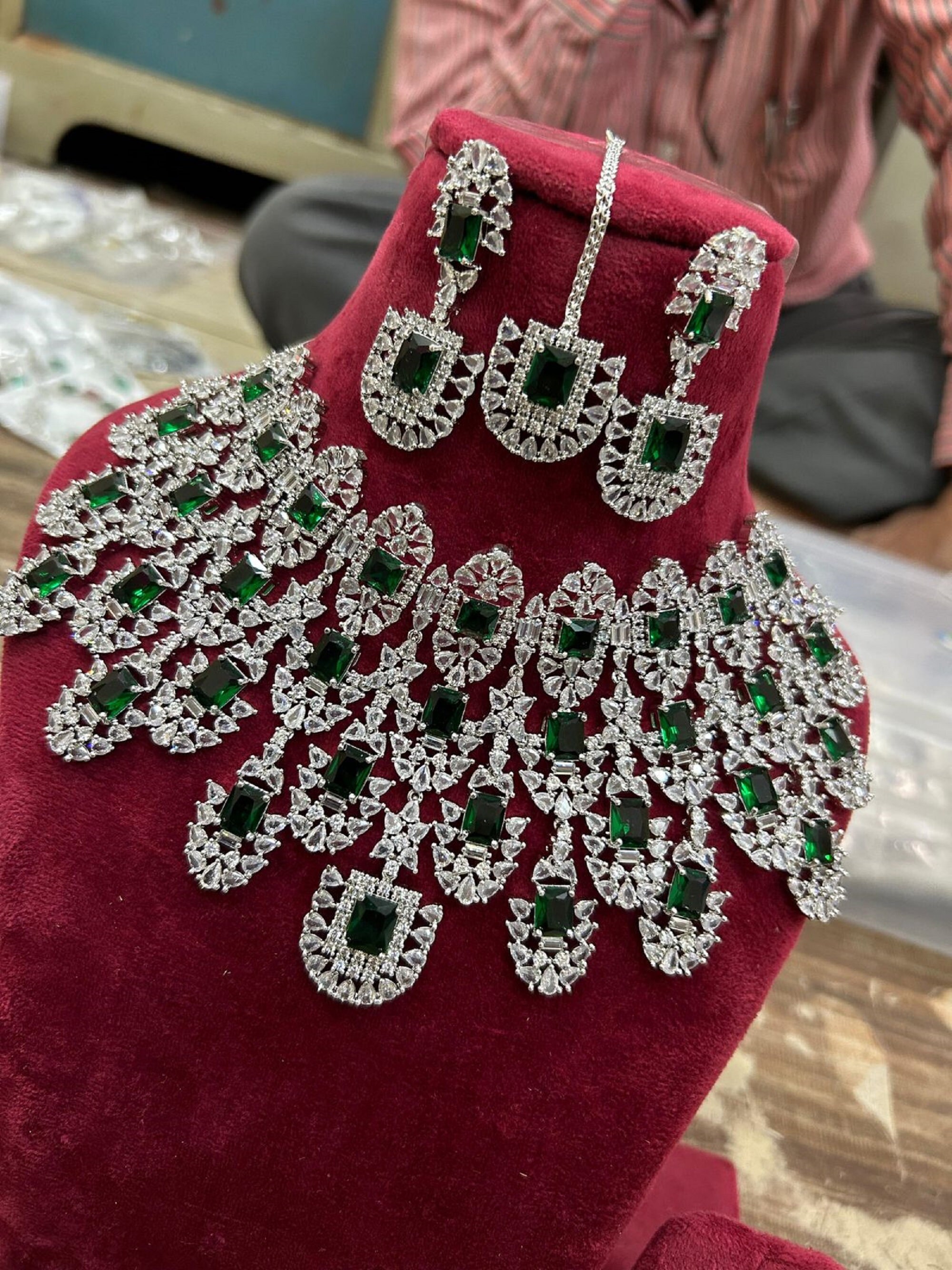 Reception shop necklace set