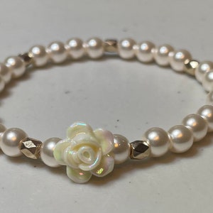 Pearl Beaded Bracelet with Pearlized Rose and Gold Accents