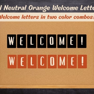Op de afbeelding: Een kurkbord met een houten frame toont twee sets van het woord "WELCOME!" in zwarte en oranje letters.