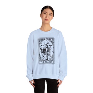 Das Leser Tarot-Karte Rundhals-Sweatshirt, Tarot-Karte, Einzigartiges Tarot-Karte Sweatshirt, Unisex Heavy Blend ™ Rundhals-Sweatshirt