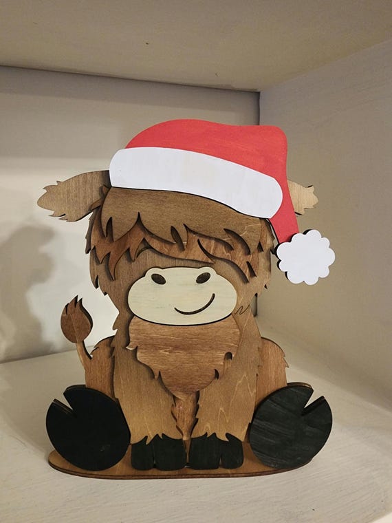 3D Highland Cow Decor with Interchangeable Hats: Seasonal Home Accent