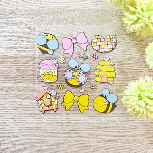 Honey Bee Vinyl Decal Sheet, Bumblebee Stickers for Water Bottle, Tumbler, Laptop, Cute Bee Lover Gift, Waterproof and Durable