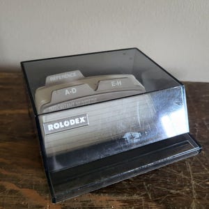 Arquivo de cartão coberto Rolodex S-300 C vintage, tampa pequena, fumaça A-Z e cartão em branco