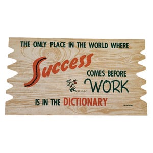 Plaque vintage Plaq Kard pour carte postale Le succès passe avant le travail dans le dictionnaire