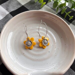Hoop floral earrings