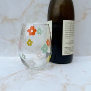 Stemless Wine Glass, Retro Flower Glass, Bridal Party Glass, Bridesmaid Gifts, Wine Glass Set, Cute Wine Glass, Fun Wine Glass, Trendy Glass
