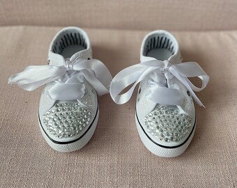 Blumen Mädchen Schuhe, Blumen Mädchen Geschenk, personalisierte Mädchen Schuhe, Hochzeit Schuhe, Bedazzled Schuhe, Kleinkind Schuh, Weiß Canvas Sneaker