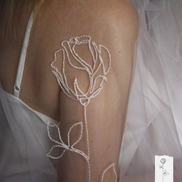 Rose flower embroidery bespoke wedding veil • Floral 1 tier statement bridal veil with a comb • Modern & custom floral veil • Handstitched