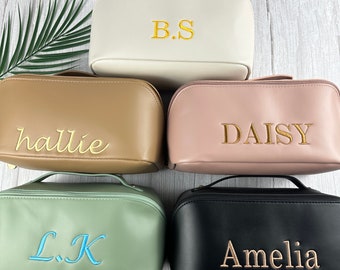 Borsa per cosmetici personalizzata con monogramma/ Borsa per cosmetici personalizzata per lei / Borsa per il trucco da damigella d'onore / Regali per la damigella d'onore/Borsa per il trucco da viaggio