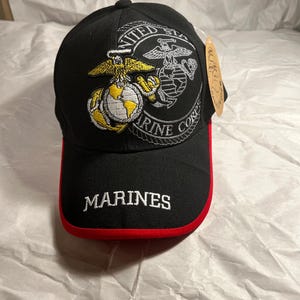 Marine red trim hat