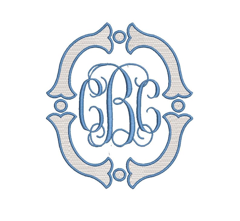 K&ouml;nnte beinhalten: Ein Stickmuster mit den Buchstaben CBC in einer blauen, kursiven Monogramm-Schriftart. Das Monogramm ist in einem dekorativen ovalen Rahmen zentriert, der aus hellbeigen Segmenten mit blauen Umrandungen und kleinen blauen Kreisen besteht.