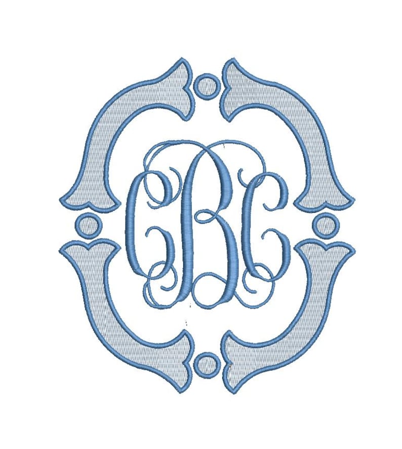 K&ouml;nnte beinhalten: Ein Stickmuster mit den Buchstaben CBC in einer dekorativen Schreibschrift, zentriert in einem kreisf&ouml;rmigen Rahmen aus vier geschwungenen Segmenten und vier kleinen Kreisen, alles mit hellblauem Garn auf wei&szlig;em Hintergrund gestickt.