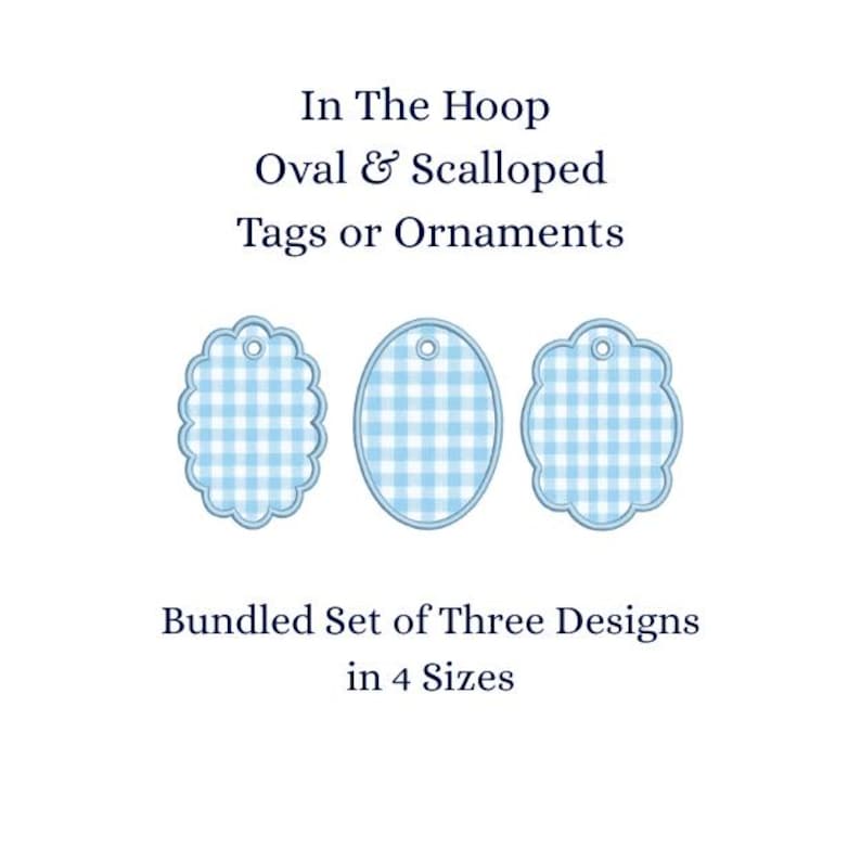Pode incluir: Tr&ecirc;s etiquetas ou ornamentos azuis e brancos em forma de xadrez em formas ovais e onduladas. O texto diz "In The Hoop Oval & Scalloped Tags or Ornaments" e "Bundled Set of Three Designs in 4 Sizes".
