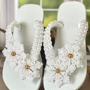 Faux Pearl Bridal Flip Flop Handmade Beaded Crystal Sandal Luxury Wedding Shoe Sparkly Bride Comfort Elegant Ceremony Beach Destination Gift